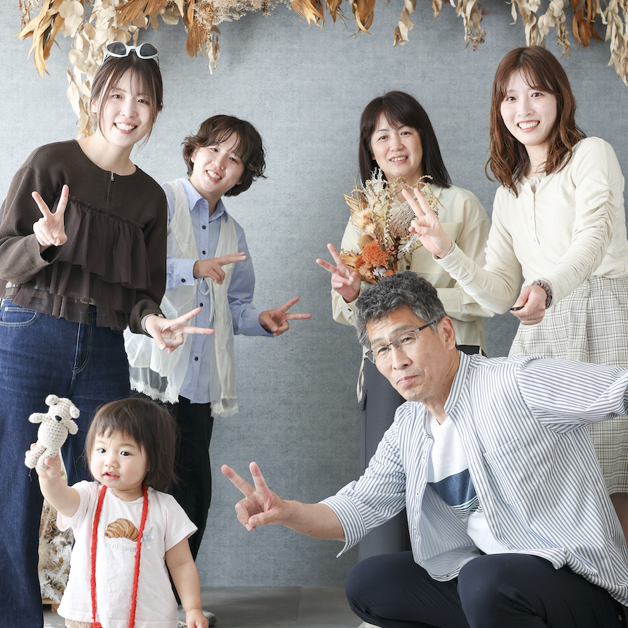 6人3世代で撮る家族写真
